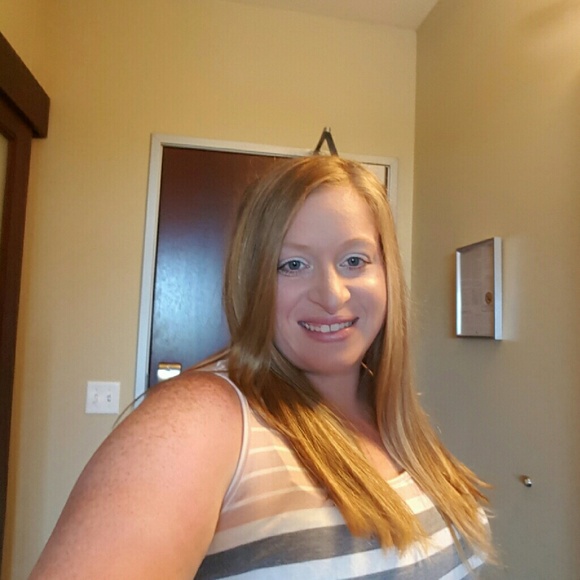 Profile Picture of Jess Farrell (@jfarrell11) on Poshmark