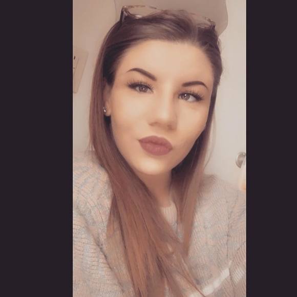 Profile Picture of Katelyn Saunders (@brookesaun) on Poshmark