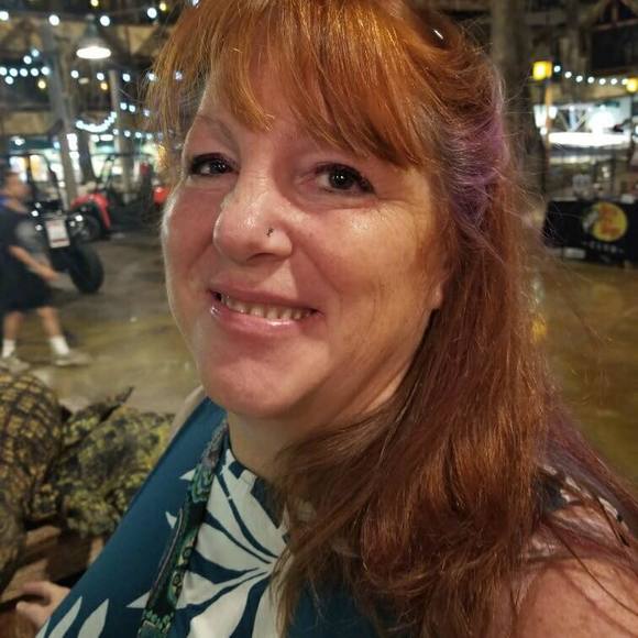 Profile Picture of Anne Schmitt-shoemaker (@ashoem3628) on Poshmark