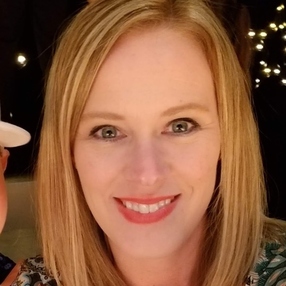 Profile Picture of Kristie Neddermeyer (@kkneddermeyer) on Poshmark