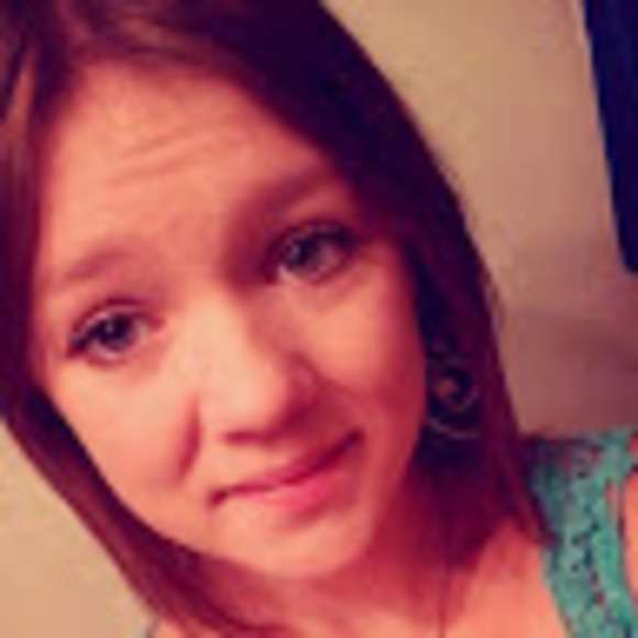 Profile Picture of Cassandra Burger (@cassandrabur684) on Poshmark