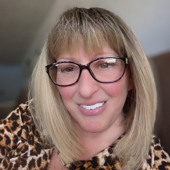 Mindy Kohn - Poshmark Profile Picture of Mindy Kohn (@mindy727) on Poshmark