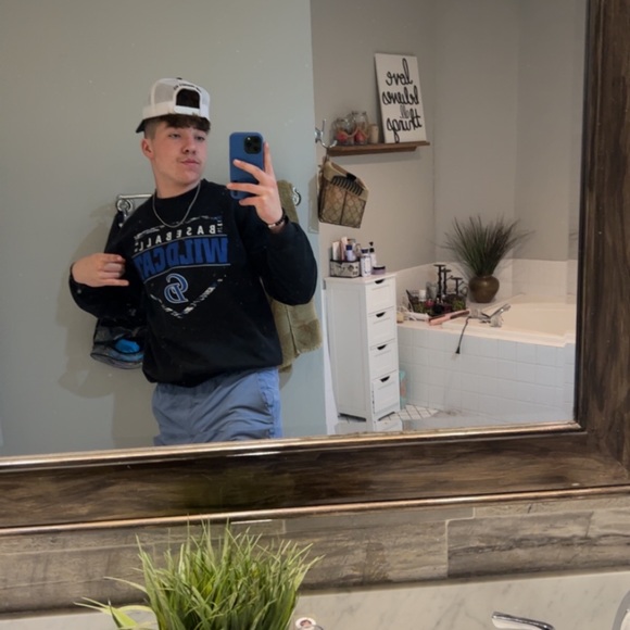 Profile Picture of Braden Thayer (@thayerbraden84) on Poshmark