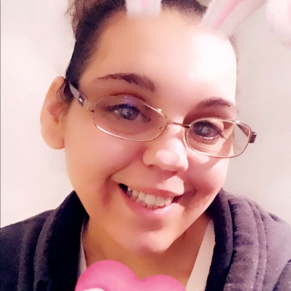 Profile Picture of Natalie Lanuto (@queenbunny82) on Poshmark