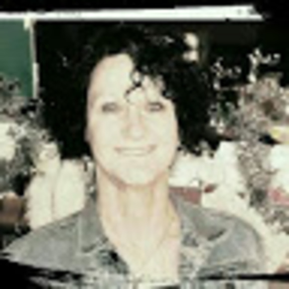 Profile Picture of Robin Foster (@rdfs1963) on Poshmark