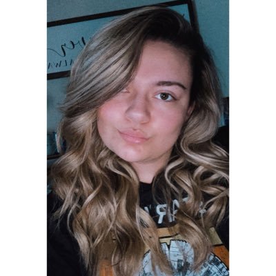 Profile Picture of Elisha Weber  🌼 (@elisha_renee00) on Twitter