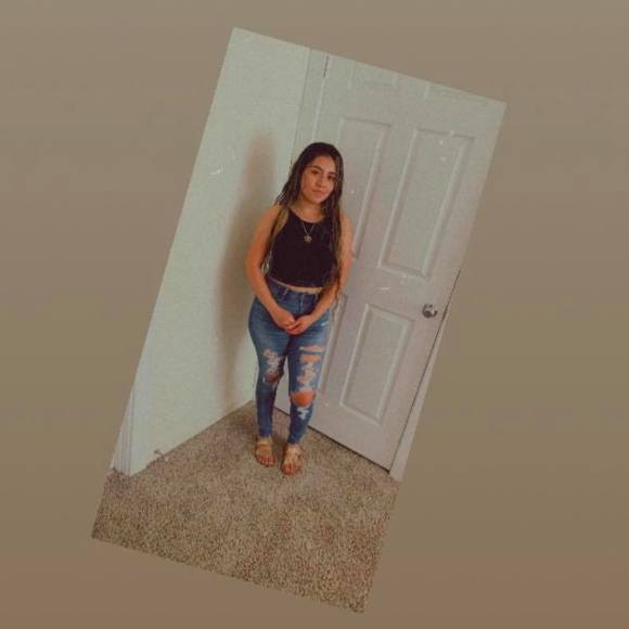 Profile Picture of Dayrin Zuleta (@dayrinzuleta) on Poshmark