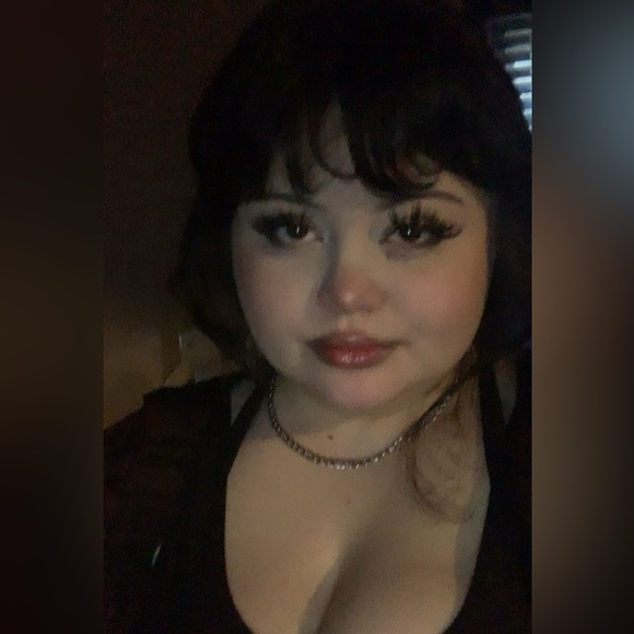 Profile Picture of Allana Manning (@allanamanning11) on Poshmark