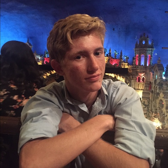Profile Picture of Andrew Lockwood (@andrewlockwood) on Poshmark