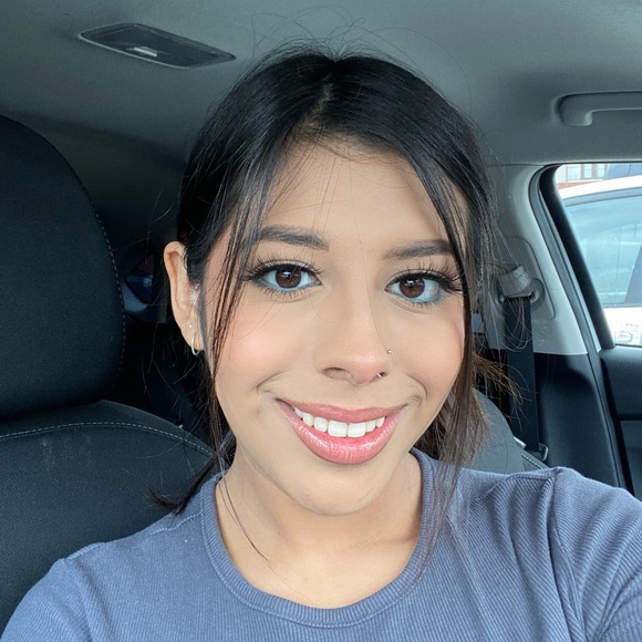 Profile Picture of Nikki Pool (@nikki_pool) on Poshmark