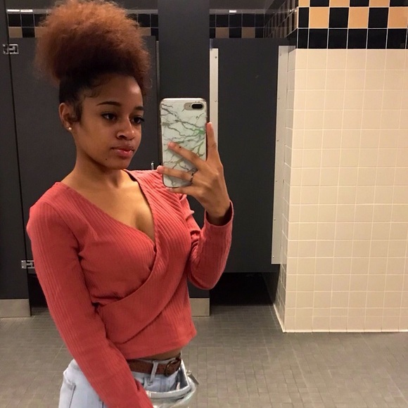 Profile Picture of Simone' Woods (@simonewoods123) on Poshmark