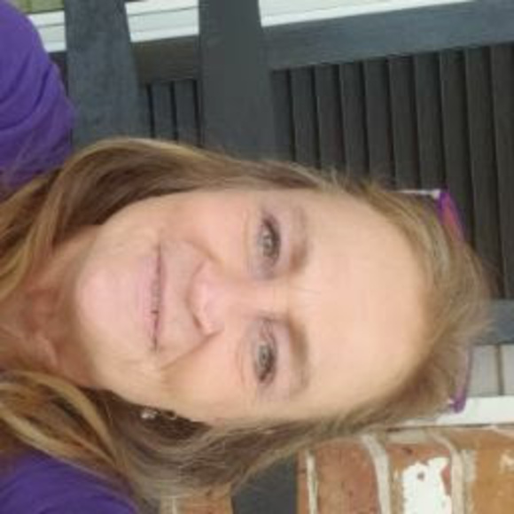 Profile Picture of Dedra Sansoni (@dedrasansoni) on Poshmark