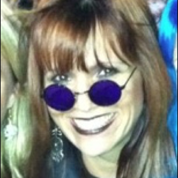 Profile Picture of Michele Poche (@michele_nola) on Poshmark