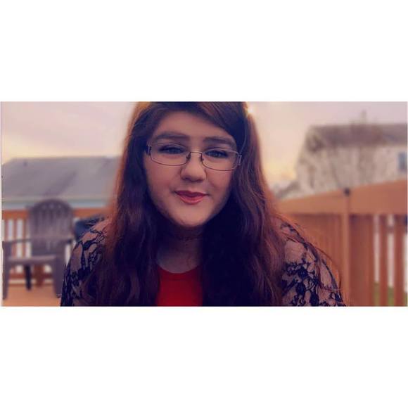 Profile Picture of Samantha Dousharm (@sweetsammie95) on Poshmark