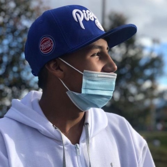 Profile Picture of Cristian David (@cristian38reyes) on Poshmark