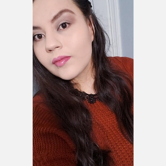 Profile Picture of Elena Alvarado (@mariakendra) on Poshmark