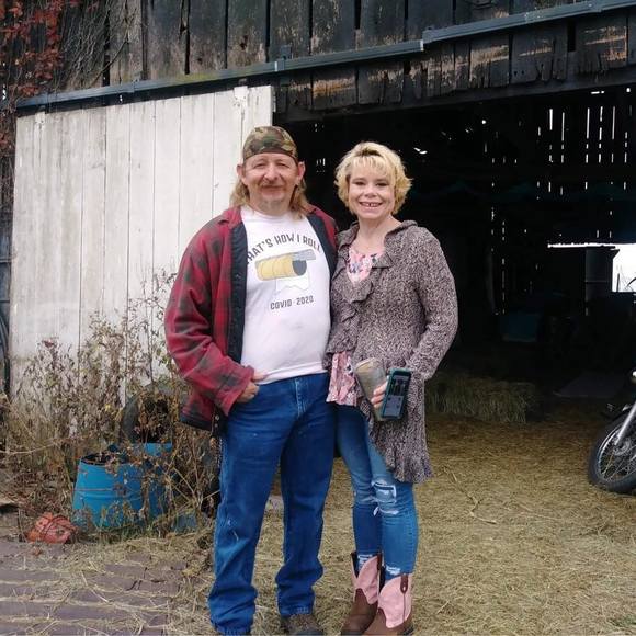 Profile Picture of Carl-anitra Straub-beck (@anitrashome) on Poshmark