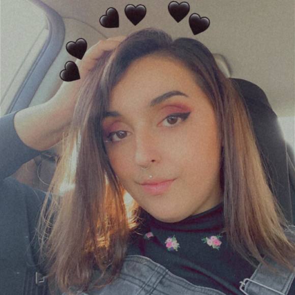 Profile Picture of Gabriella Stempien (@gabbystempien) on Poshmark
