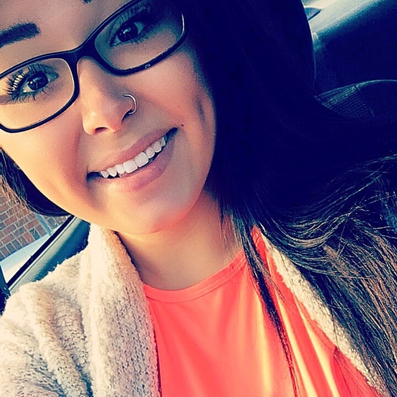 Profile Picture of Kayla Kerkstra (@kaybkay1621) on Poshmark