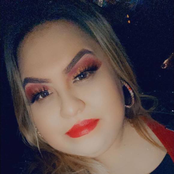 Profile Picture of Julissakayleen Lugo (@chakalosa) on Poshmark