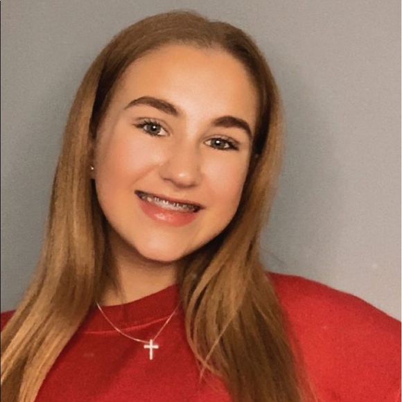 Profile Picture of Chloe Ewing (@chloe_782) on Poshmark