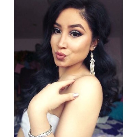 Profile Picture of Nina Gomez (@ninaegomez) on Poshmark