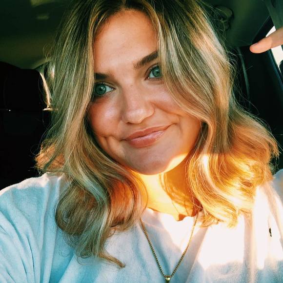 Profile Picture of Samantha Golnek (@sgolnek) on Poshmark