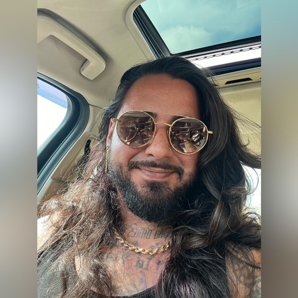 Alex Figarola - Poshmark Profile Picture of Alex Figarola (@askforalex) on Poshmark