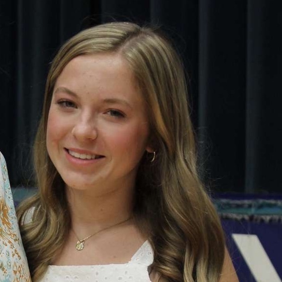 Profile Picture of Ava Errington (@avakate8106) on Poshmark