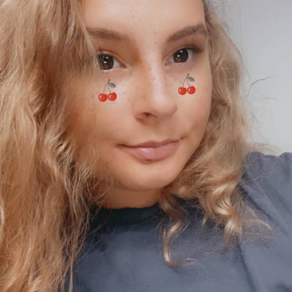 Profile Picture of Nevaeh Wildermoth (@nwildermoth) on Poshmark