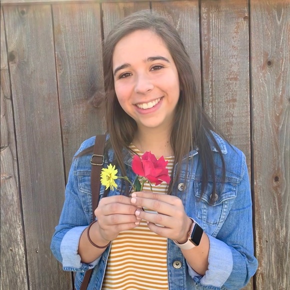 Profile Picture of Micaela Pizzarello (@pizzarellom) on Poshmark