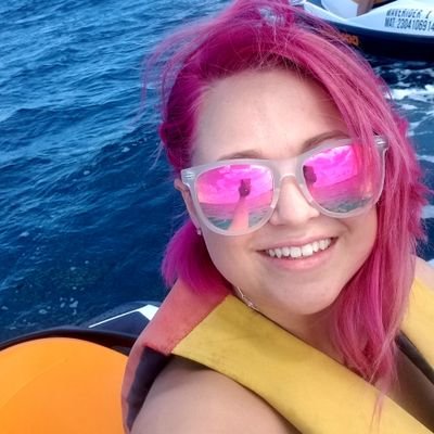 Profile Picture of Autumn Lancaster (@autumnincolor) on Twitter