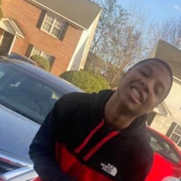 Profile Picture of Andre Conner (@dreskiii998) on Poshmark
