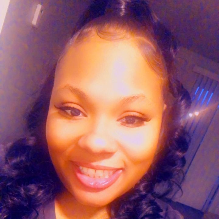 Profile Picture of Hollie Irving (@holliwoodsmilellc) on Tiktok