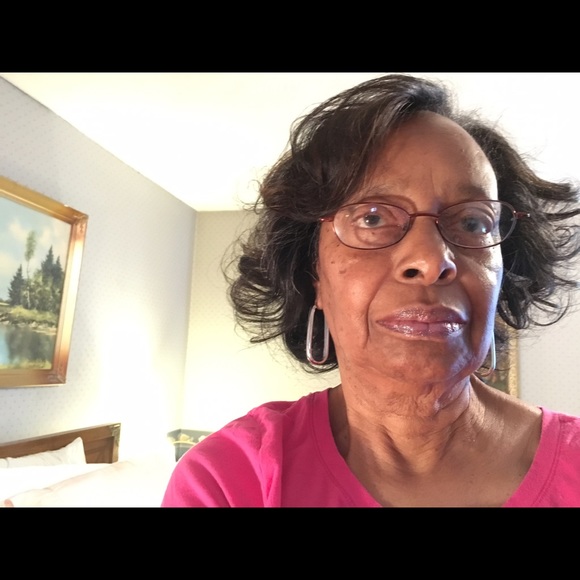 Profile Picture of Charlene Pace (@charlenepace) on Poshmark