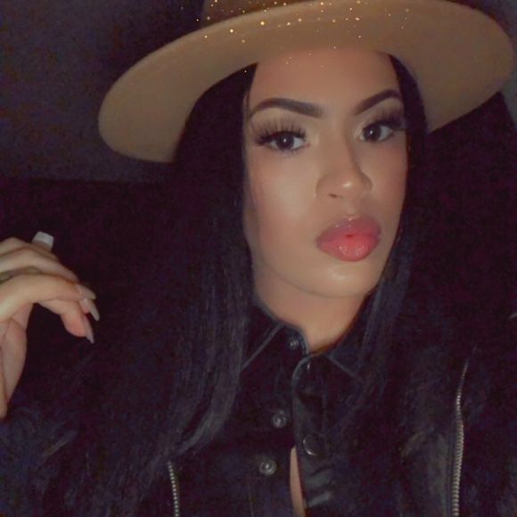 Profile Picture of Alasha Alexander (@alashaalexander) on Poshmark