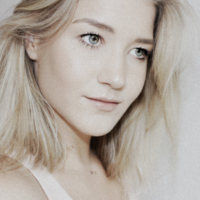 Profile Picture of Yolin Natalie (@JolienNathalie) on Twitter