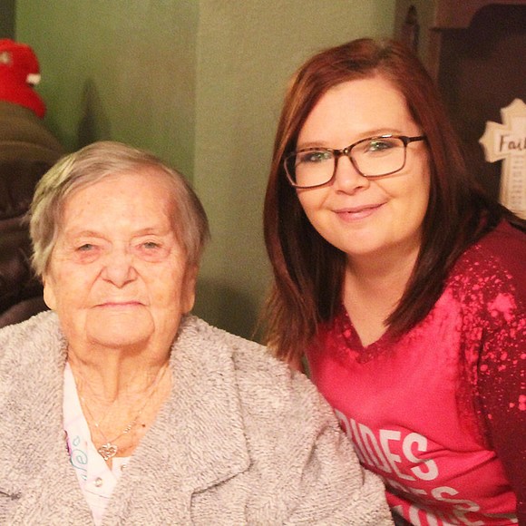 Profile Picture of Monica Pearrow (@mkpearrow) on Poshmark