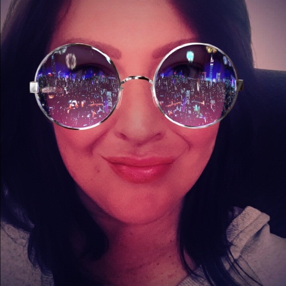 Profile Picture of Jennifer Pasquill (@juliettesstuff) on Poshmark