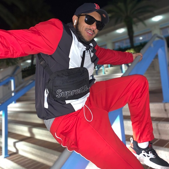 Profile Picture of Damian Negron (@damiannegron29) on Poshmark