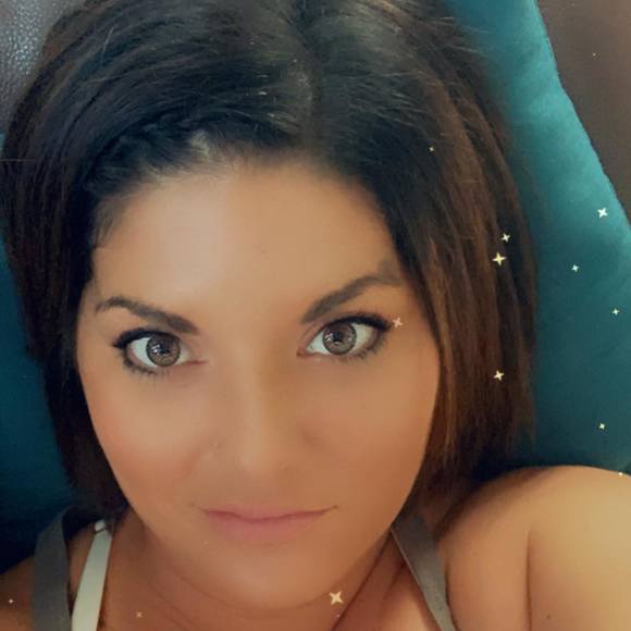 Profile Picture of Joanna Moore (@jkaylor1129) on Poshmark