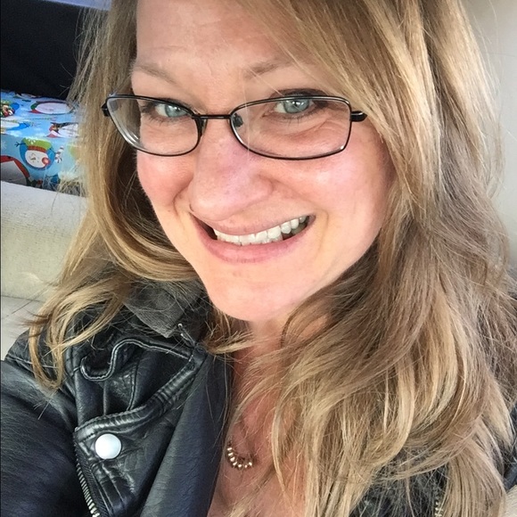 Profile Picture of Brandy Minnick (@brandyminnick) on Poshmark