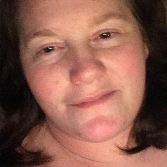 Profile Picture of Nellie Sarlouis (@nellz2470) on Poshmark