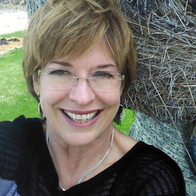 Profile Picture of Linda Crawford (@BizTimesLinda) on Twitter