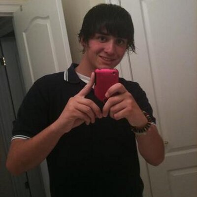 Profile Picture of Jonathan Riebe (@SkullyIsGone) on Twitter