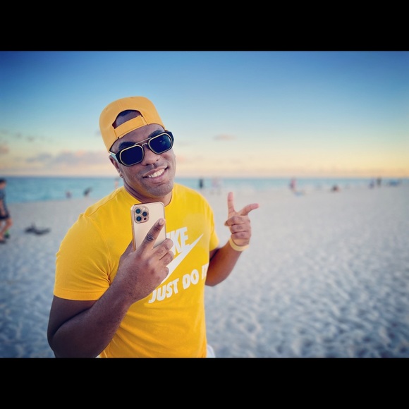 Profile Picture of Alberto Pedroso (@albyflow) on Poshmark