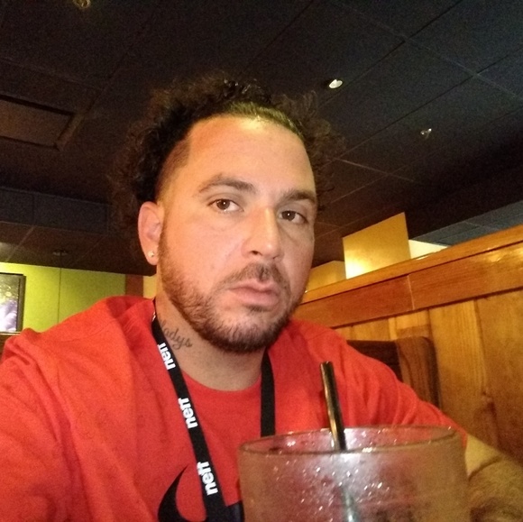 Profile Picture of Kenneth Rossi (@kennethrossi) on Poshmark