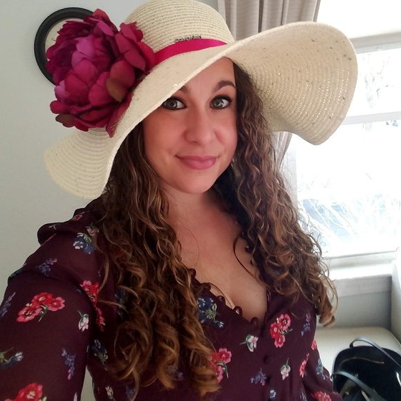 Profile Picture of Kimberly Bolduc (@shopaholikim) on Poshmark