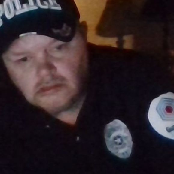 Profile Picture of Darren Walriven (@dwalriven) on Poshmark