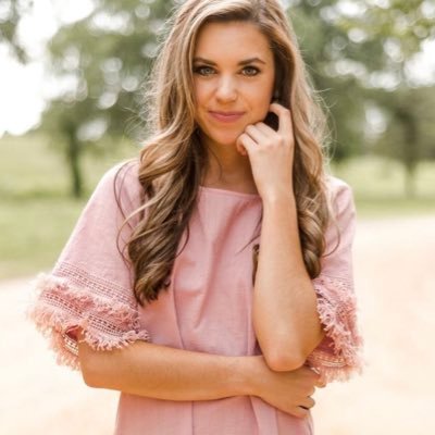 Profile Picture of Kara Smith ♛ (@karasnicole) on Twitter